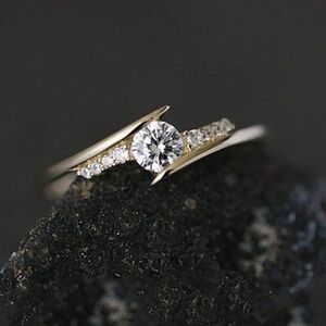 **KEELEY* Gold x Zircon Simple Decorative Fashion Ring Size 9